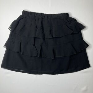 PrettyLittleThing Black Textured Woven Tiered Mini Skirt Size 4